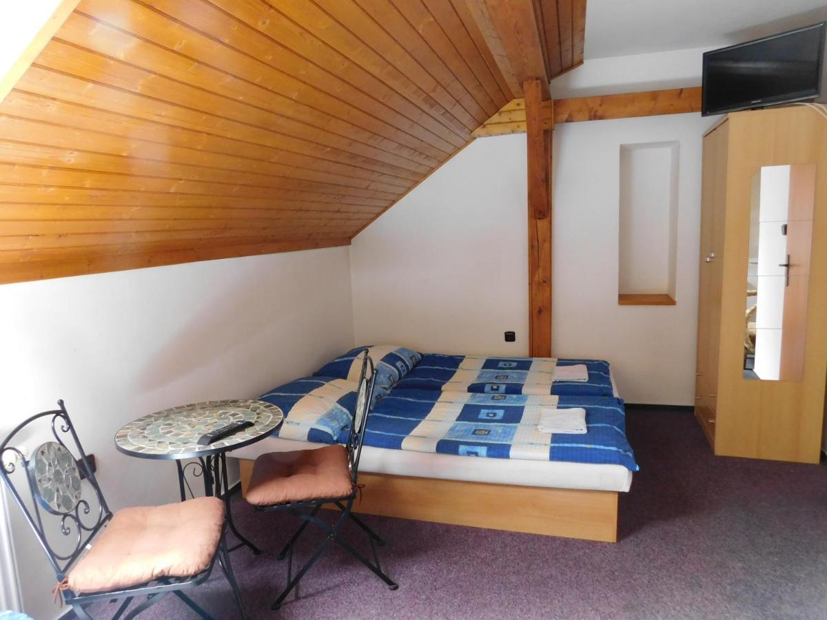 Pension U Mojmira Рокицани Экстерьер фото