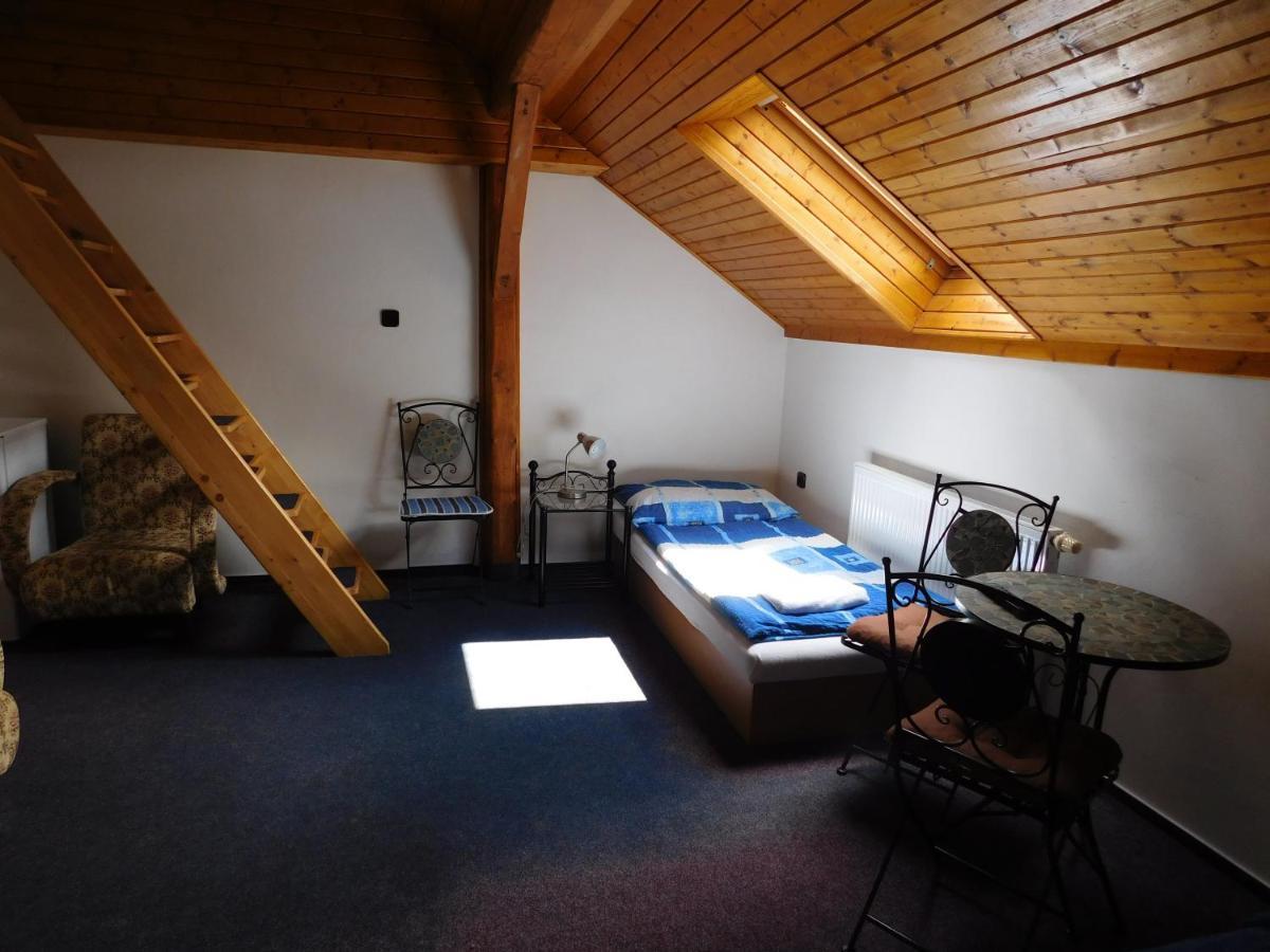 Pension U Mojmira Рокицани Экстерьер фото